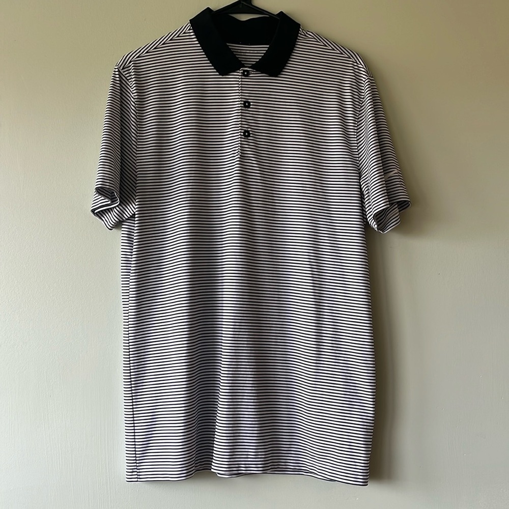 Men’s Nike golf white and black striped short sleeve polo. Size M standard fit.